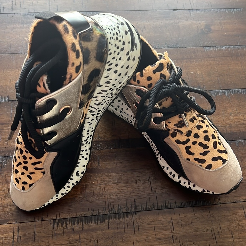 Steve Madden Cliff Animal Size 7.5 Sneakers. Excellent condition. Gently worn.